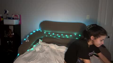 Snapshot of mcdreamy4400 chatting on December 2024 08:11:01 AM 3 Suli 3 online show from December 2024 08:11:01 AM