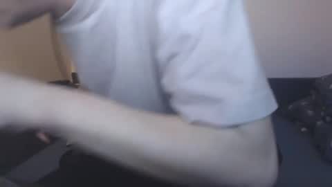 Snapshot of mcmike_es chatting on October 2025 07:04:02 PM Mike online show from October 2025 07:04:02 PM