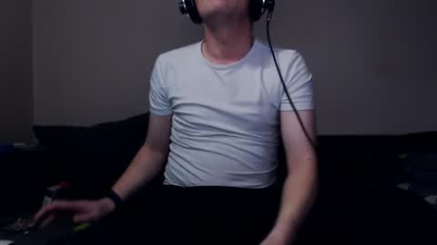 Snapshot of mcmike_es chatting on December 2025 08:27:01 PM Mike online show from December 2025 08:27:01 PM