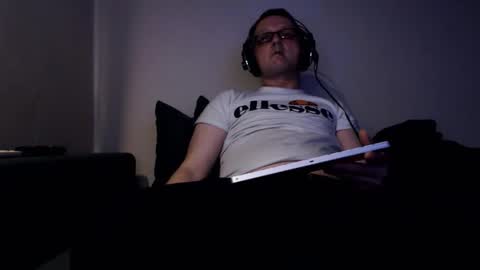 Snapshot of mcmike_es chatting on December 2025 06:48:02 PM Mike online show from December 2025 06:48:02 PM