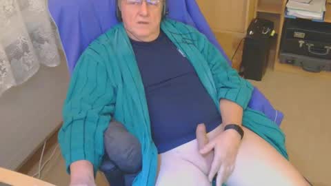 Snapshot of mcswis6 chatting on December 2024 12:29:01 AM mcswis6 online show from December 2024 12:29:01 AM