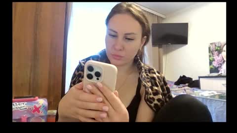 Snapshot of meadoweyes_ chatting on October 2025 02:06:02 PM meadoweyes_ online show from October 2025 02:06:02 PM