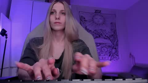 Anna online show from April 2026 08:06:01 PM