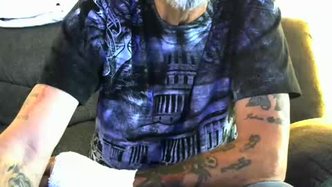 Snapshot of meathome3 chatting on December 2024 02:12:01 PM me at home online show from December 2024 02:12:01 PM