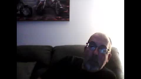 Snapshot of meathome3 chatting on January 2025 04:04:02 AM me at home online show from January 2025 04:04:02 AM
