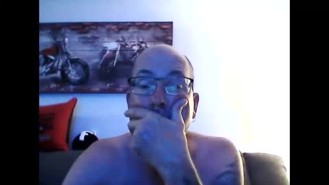 Snapshot of meathome3 chatting on October 2025 03:03:02 AM me at home online show from October 2025 03:03:02 AM