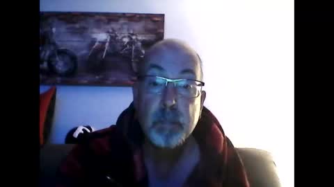 Snapshot of meathome3 chatting on October 2025 10:01:01 AM me at home online show from October 2025 10:01:01 AM