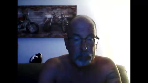 Snapshot of meathome3 chatting on November 2025 05:18:02 AM me at home online show from November 2025 05:18:02 AM