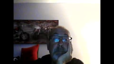 Snapshot of meathome3 chatting on November 2025 04:24:01 AM me at home online show from November 2025 04:24:01 AM
