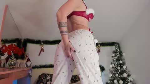 MEDEA  online show from December 2025 02:23:02 PM