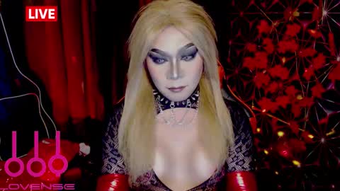 THE QUEEN ALPHA   Queen Medusa Prey online show from November 2025 07:59:01 PM