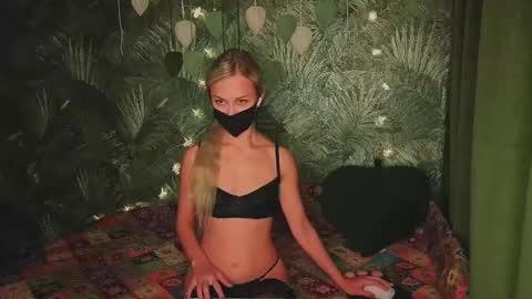 Snapshot of meeeewmeeeeow chatting on October 2025 02:29:01 AM meeeewmeeeeow online show from October 2025 02:29:01 AM