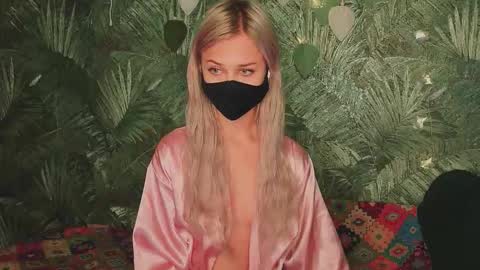 Snapshot of meeeewmeeeeow chatting on October 2025 06:02:02 AM meeeewmeeeeow online show from October 2025 06:02:02 AM