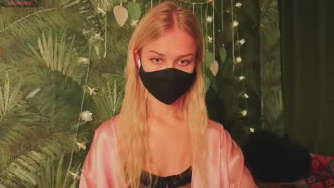 Snapshot of meeeewmeeeeow chatting on December 2025 03:49:02 AM meeeewmeeeeow online show from December 2025 03:49:02 AM