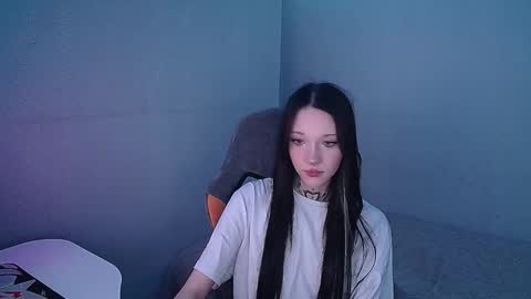mefwhOre online show from October 2025 05:22:02 PM