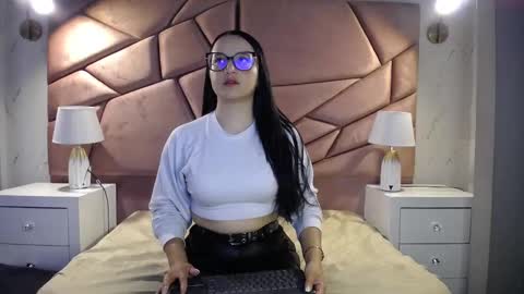 Megan3 online show from October 2025 02:38:02 PM