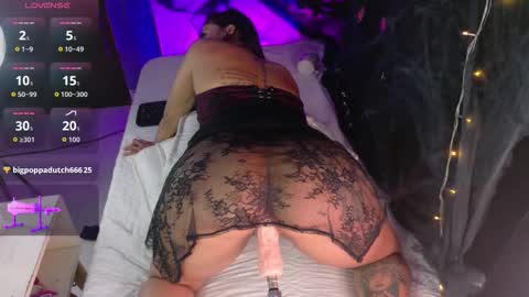 Megan  online show from October 2025 04:02:02 PM