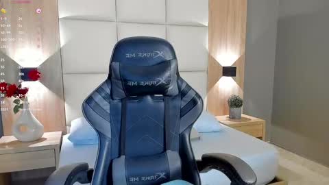 MEGAN COOPER online show from September 2025 12:20:01 PM