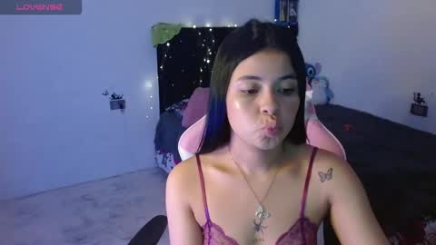 Carolina online show from December 2025 02:05:02 AM