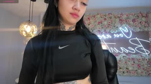 Megan Cross online show from November 2025 12:16:02 AM