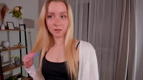 Elly online show from April 2026 07:37:01 PM