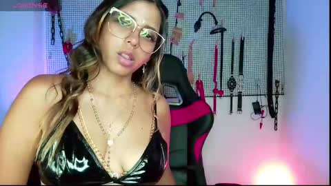 Snapshot of meggan_greey chatting on December 2024 07:54:01 PM Your best slave online show from December 2024 07:54:01 PM