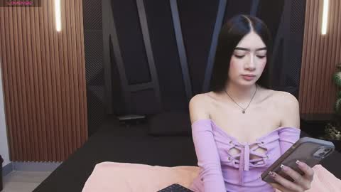 Snapshot of meggan_luxx chatting on April 2026 11:19:01 AM MEGGAN LUXX online show from April 2026 11:19:01 AM