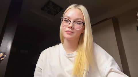 Mia online show from February 2026 07:43:02 PM