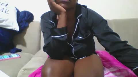 pretty online show from October 2025 07:44:02 PM