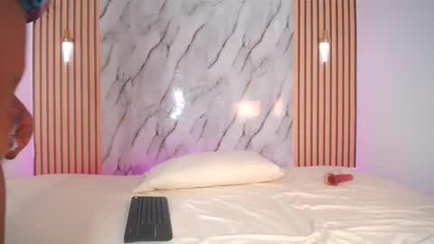 Melani eli online show from October 2025 01:54:01 PM