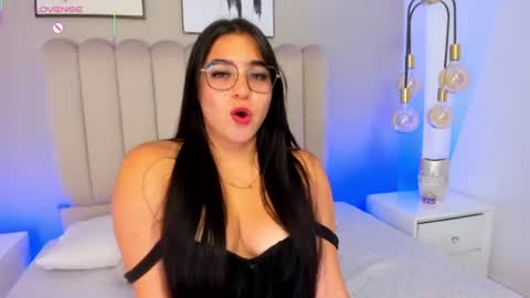 Snapshot of melanie_hillz chatting on July 2026 01:11:01 AM Melanie online show from July 2026 01:11:01 AM