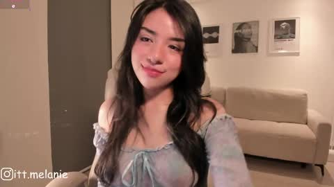Snapshot of melanie_owo chatting on May 2026 01:36:01 AM Melanie online show from May 2026 01:36:01 AM