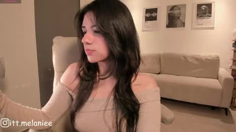 Snapshot of melanie_owo chatting on May 2026 02:09:02 AM Melanie online show from May 2026 02:09:02 AM