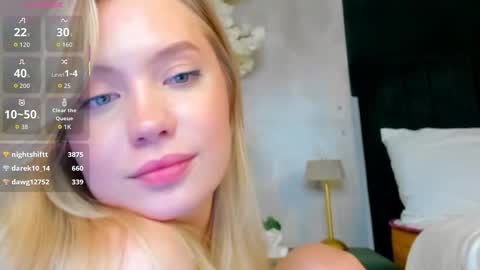 Melanie online show from November 2025 01:00:02 PM