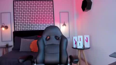 Melanie online show from November 2025 10:34:02 PM