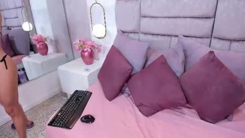 melaniee_joness online show from July 2026 05:52:01 PM