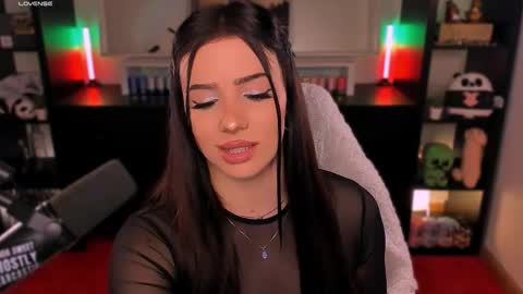 Snapshot of melanielipps chatting on December 2025 07:41:01 PM Melanie online show from December 2025 07:41:01 PM