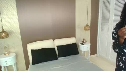 Melanie online show from November 2025 12:06:01 PM