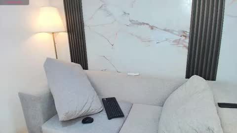 Melanie online show from November 2025 12:27:02 PM