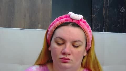 melanniebrown online show from December 2025 07:02:02 AM