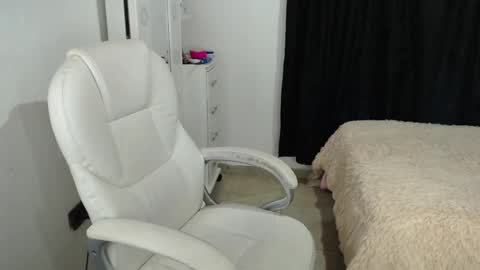 Melannie online show from February 2025 04:50:01 PM