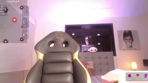 Snapshot of melanny_petite chatting on May 2026 12:10:02 PM melanny_petite online show from May 2026 12:10:02 PM