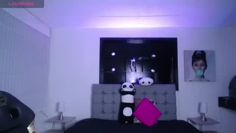 Snapshot of melanny_petite chatting on June 2026 01:03:02 PM melanny_petite online show from June 2026 01:03:02 PM