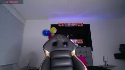 Snapshot of melanny_petite chatting on June 2026 01:19:02 PM melanny_petite online show from June 2026 01:19:02 PM