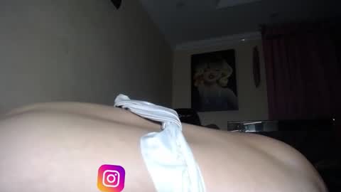 Snapshot of melany_isabella chatting on November 2025 06:56:02 AM melany online show from November 2025 06:56:02 AM