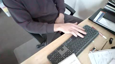 melbguy_075 online show from January 2026 10:37:01 PM