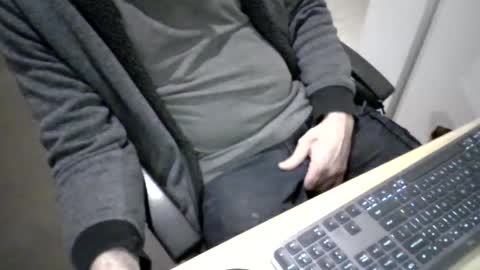 melbguy_075 online show from August 2026 10:25:01 AM
