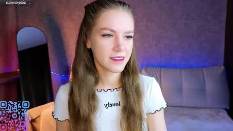 Melee Eva - Thumbs Up please  online show from April 2026 07:42:01 AM