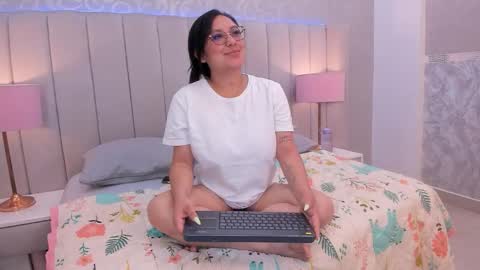 Snapshot of melie_me chatting on March 2026 11:27:02 AM MELIE online show from March 2026 11:27:02 AM