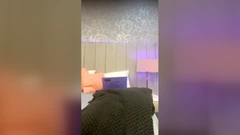 Snapshot of melie_me chatting on April 2026 11:11:01 AM MELIE online show from April 2026 11:11:01 AM